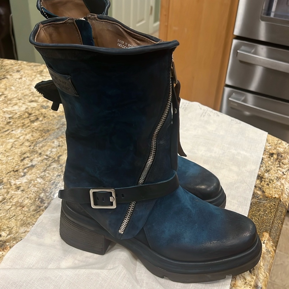 Gorgeous ocean blue A.S.98 boots. Size 41